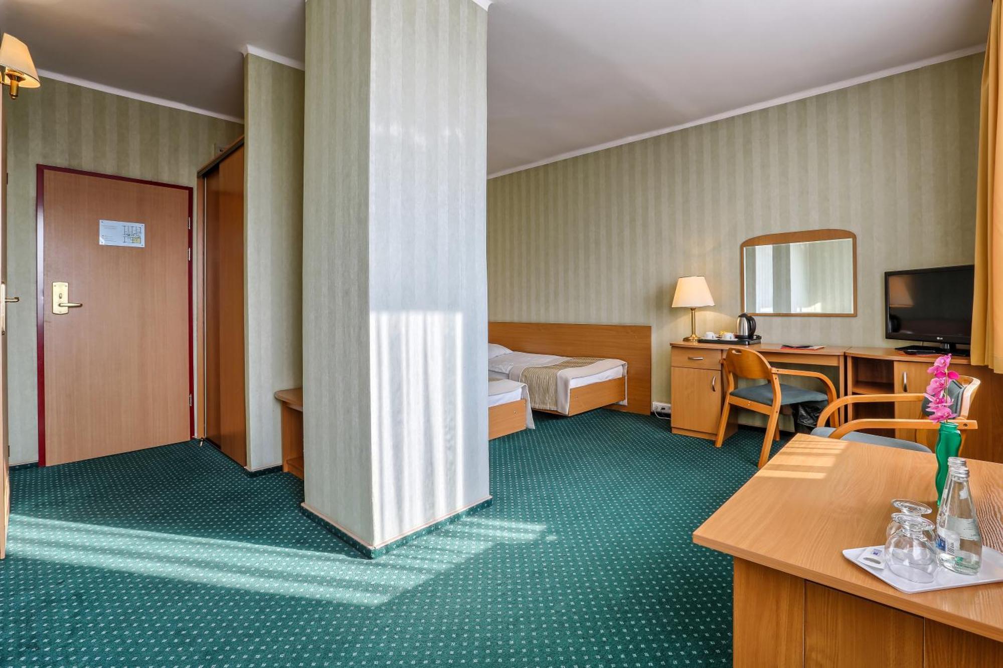 Hotel Festival Opole Exterior foto